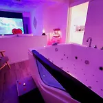 Instant Cosy Hotel
